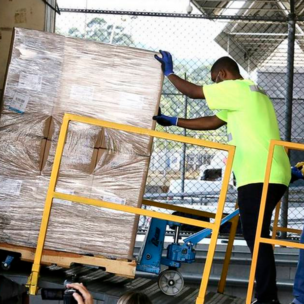 Ministérios da Economia e Saúde recebem mais de cinco mil concentradores de oxigênio